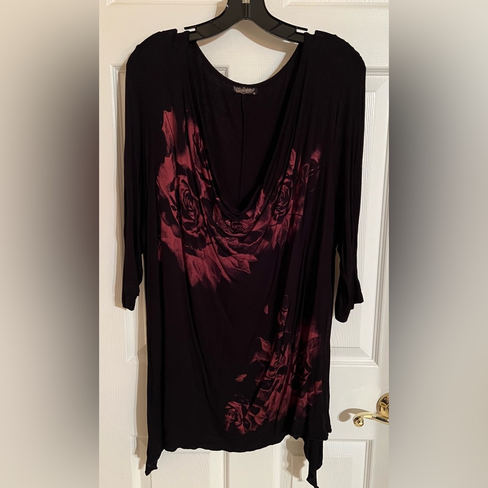 Vanilla Sugar Black and Red Floral Long Sleeve Tunic